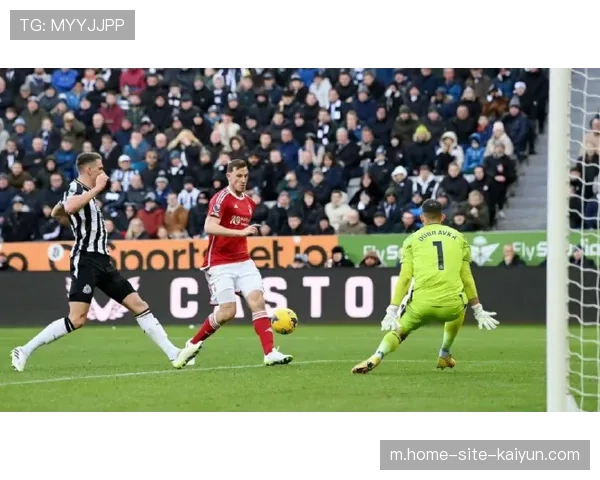 诺丁汉森林首回合零封源自高效反击，防守落位速度限制土超豪门进攻